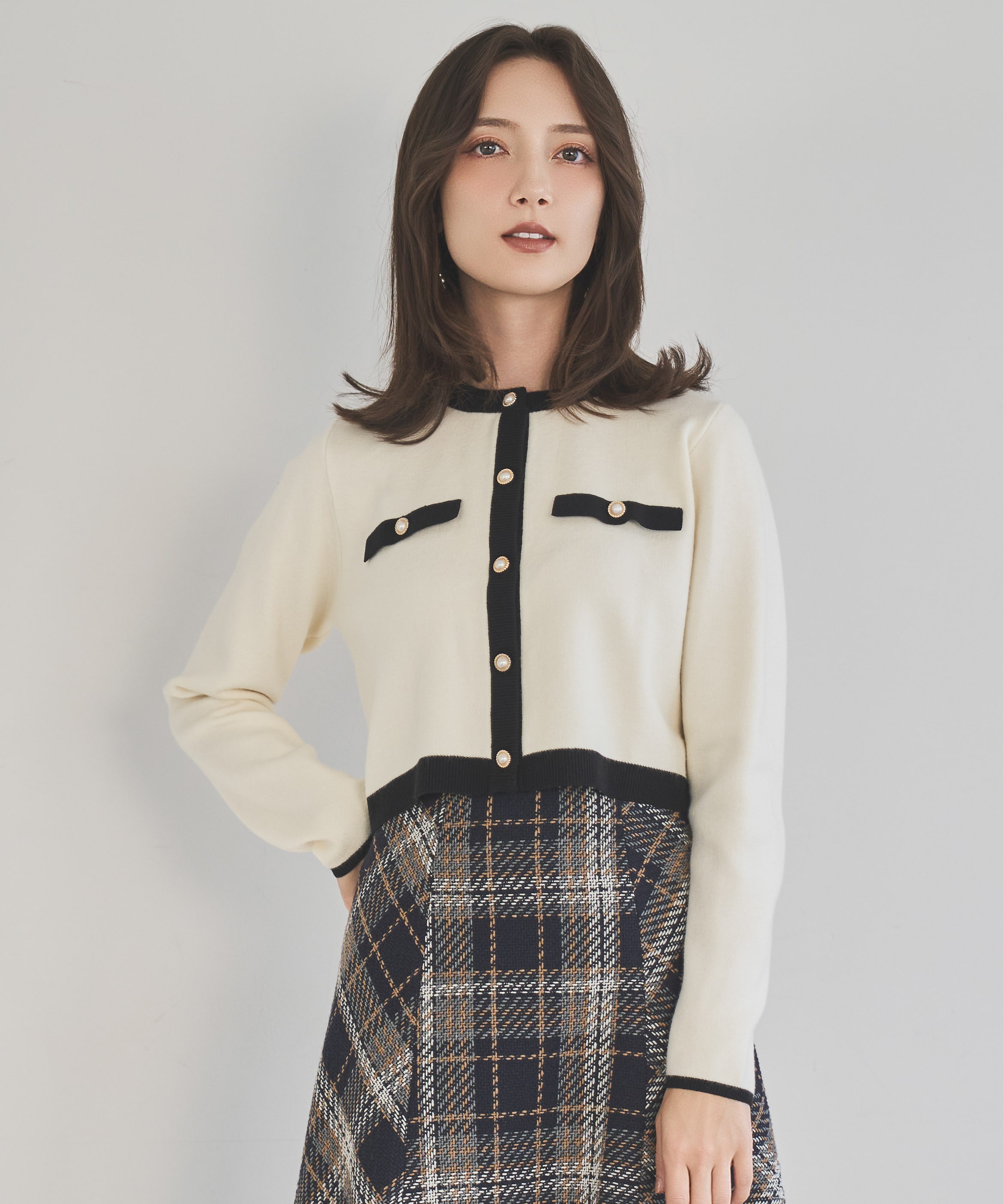 パールボタンクルーネックニットカーディガン