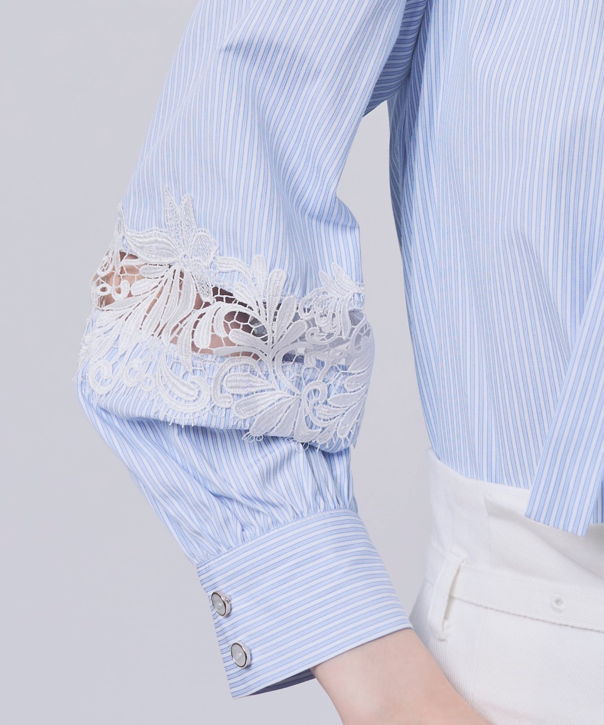 【2/20(Fri)発売】フリルスタンドネック袖レースブラウス