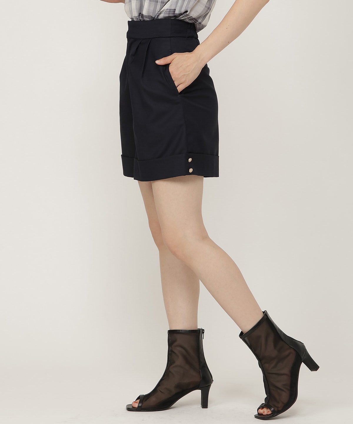 ロールアップショートパンツ