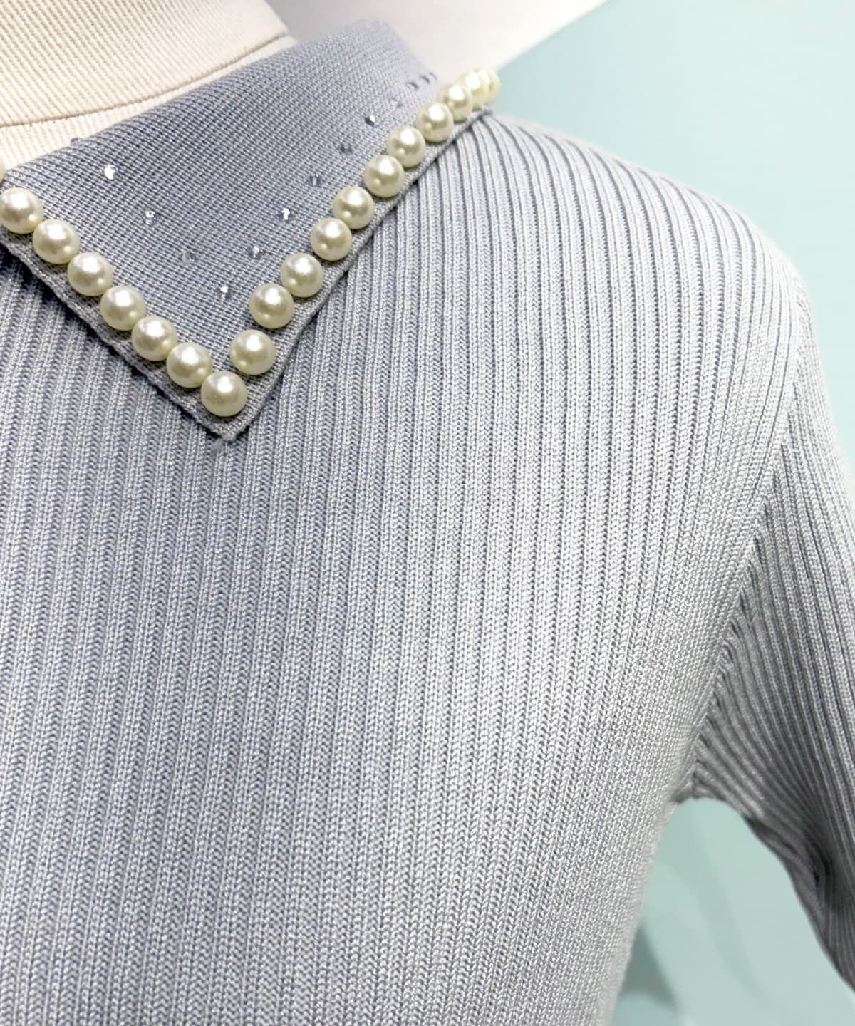 【3/19(Thu)発売】ビジューパールトリミングリブニット