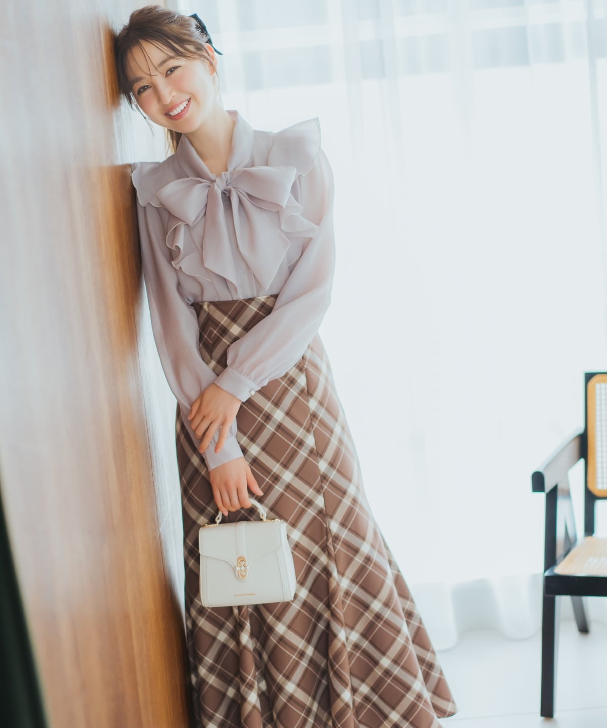 シアーラッフルボウタイブラウス