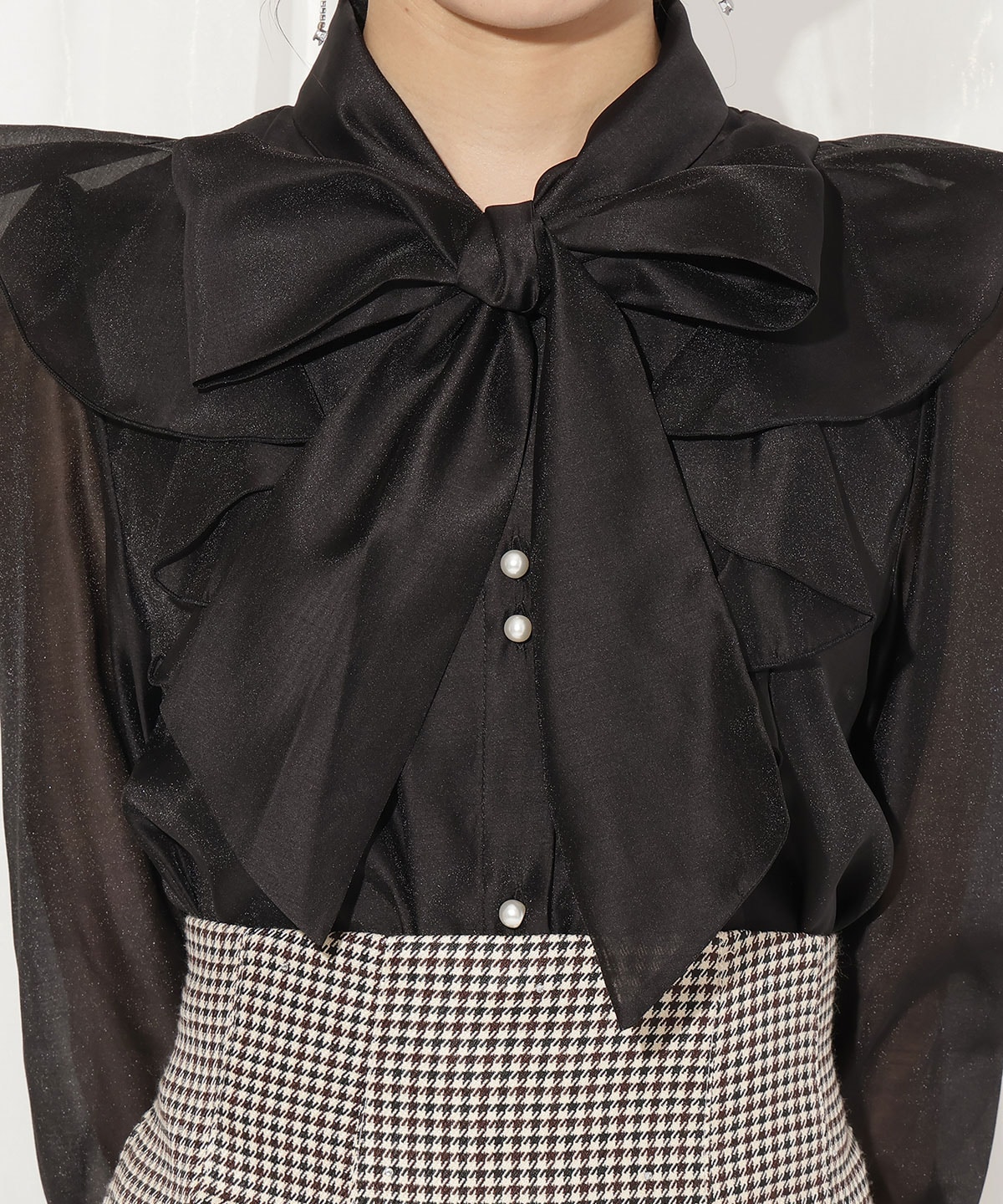 シアーラッフルボウタイブラウス