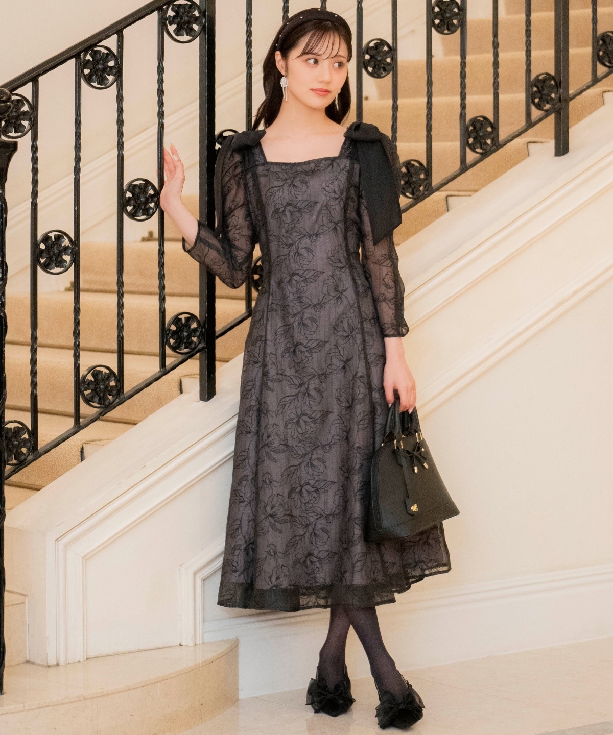 フラワー刺繍肩リボンドレス