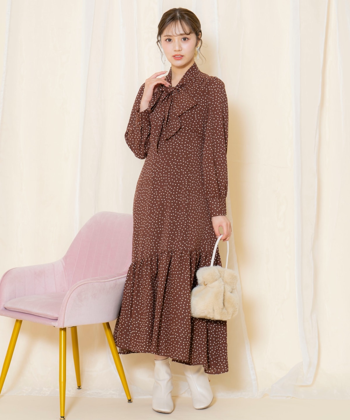 ドット柄ギャザーヘムボウタイワンピース