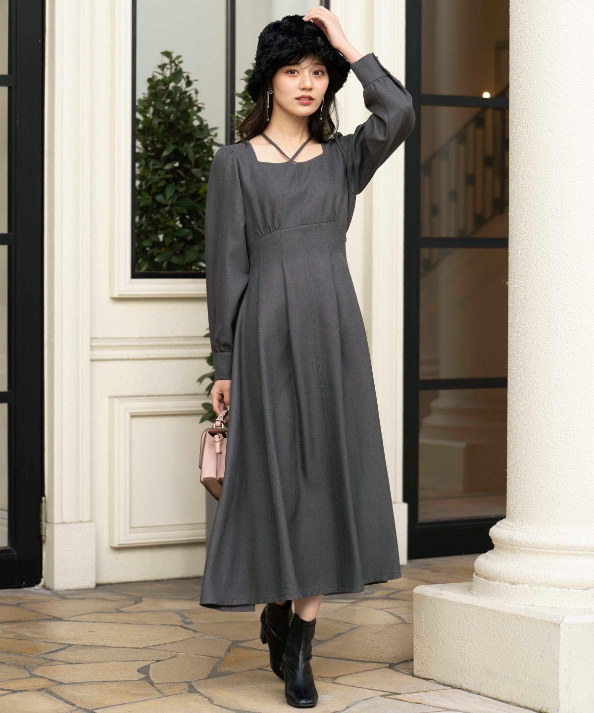クロスネックフレアワンピース