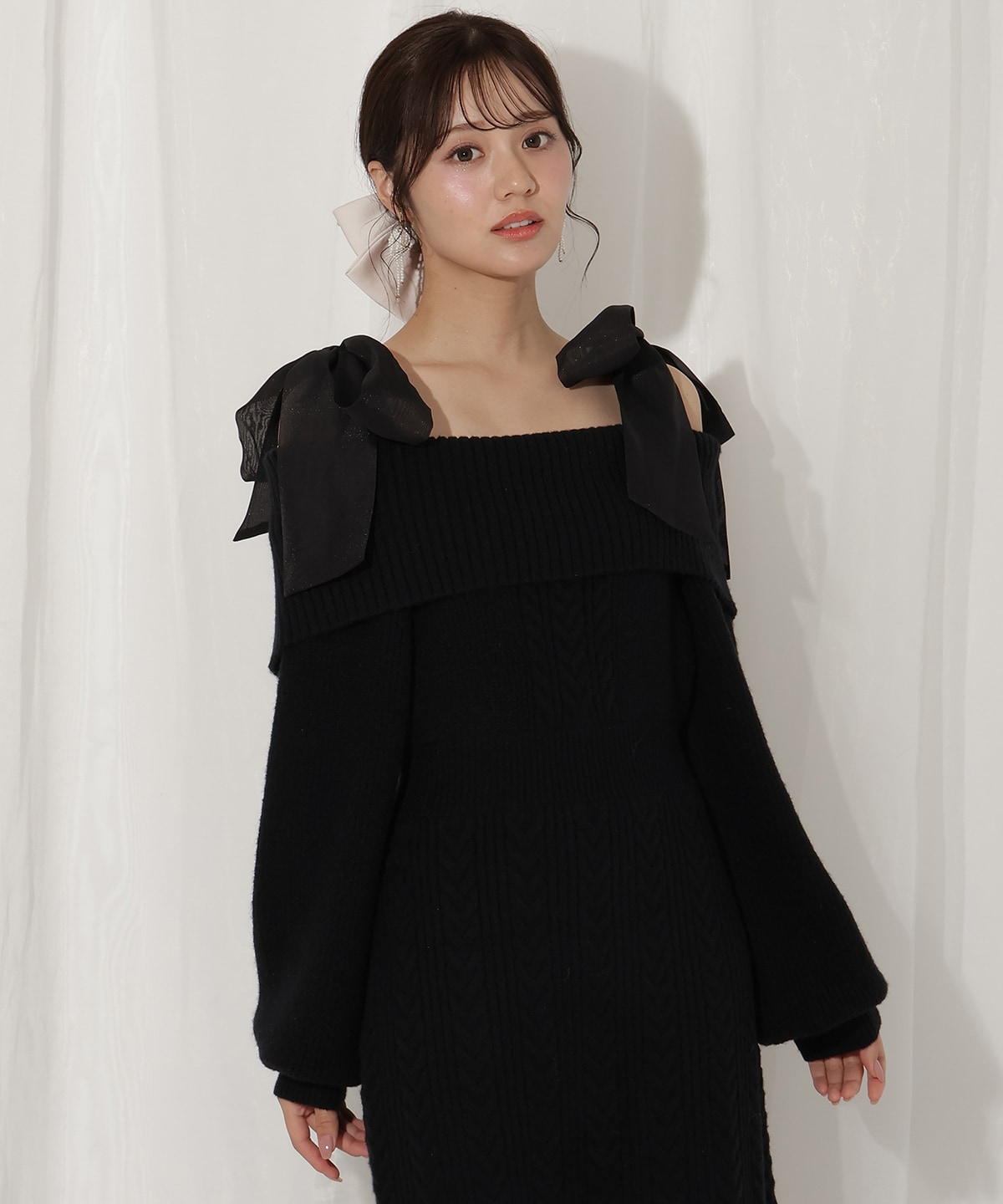 肩リボンケーブルニットワンピース