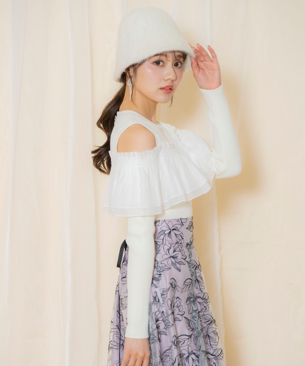 シアーフリルニット