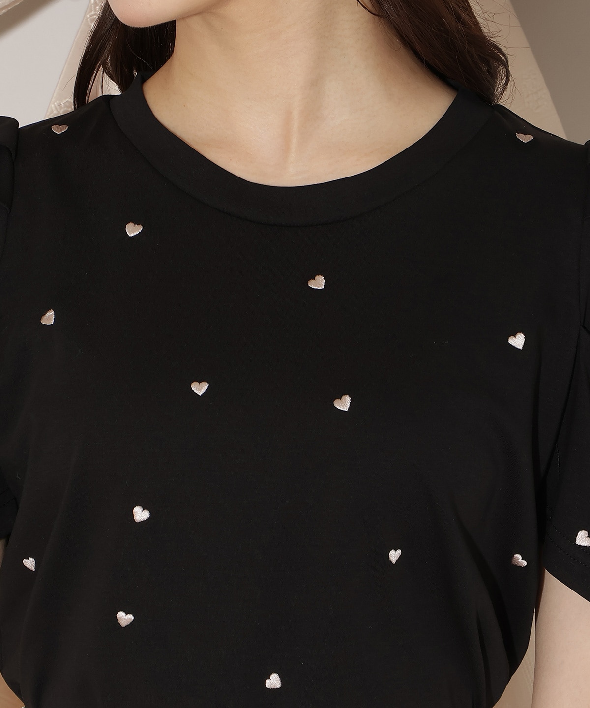 ハート刺繍タックスリーブTシャツ