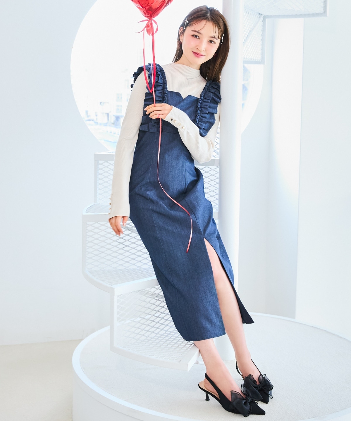 袖口ボタンボトルネックリブニット