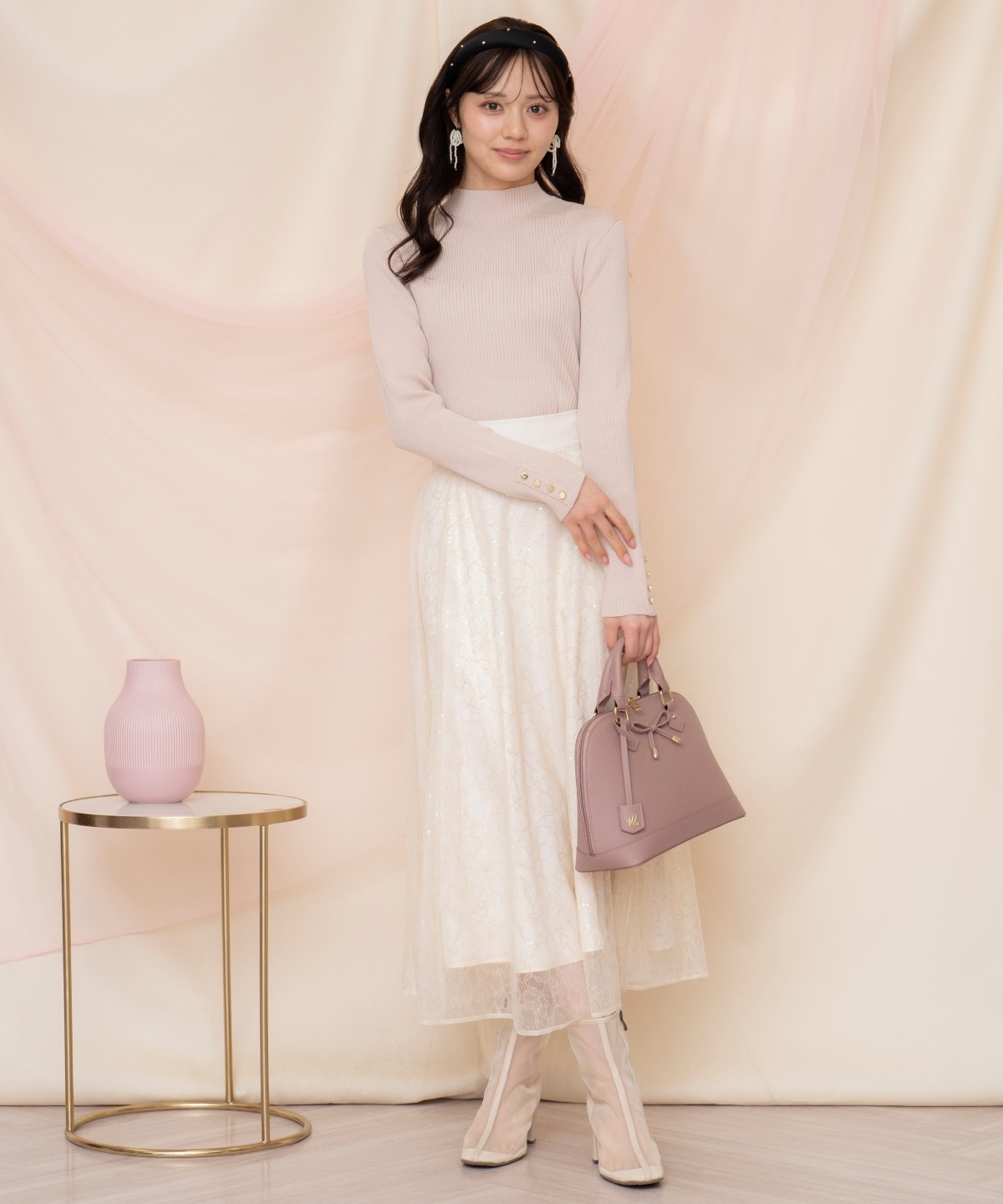 袖口ボタンボトルネックリブニット