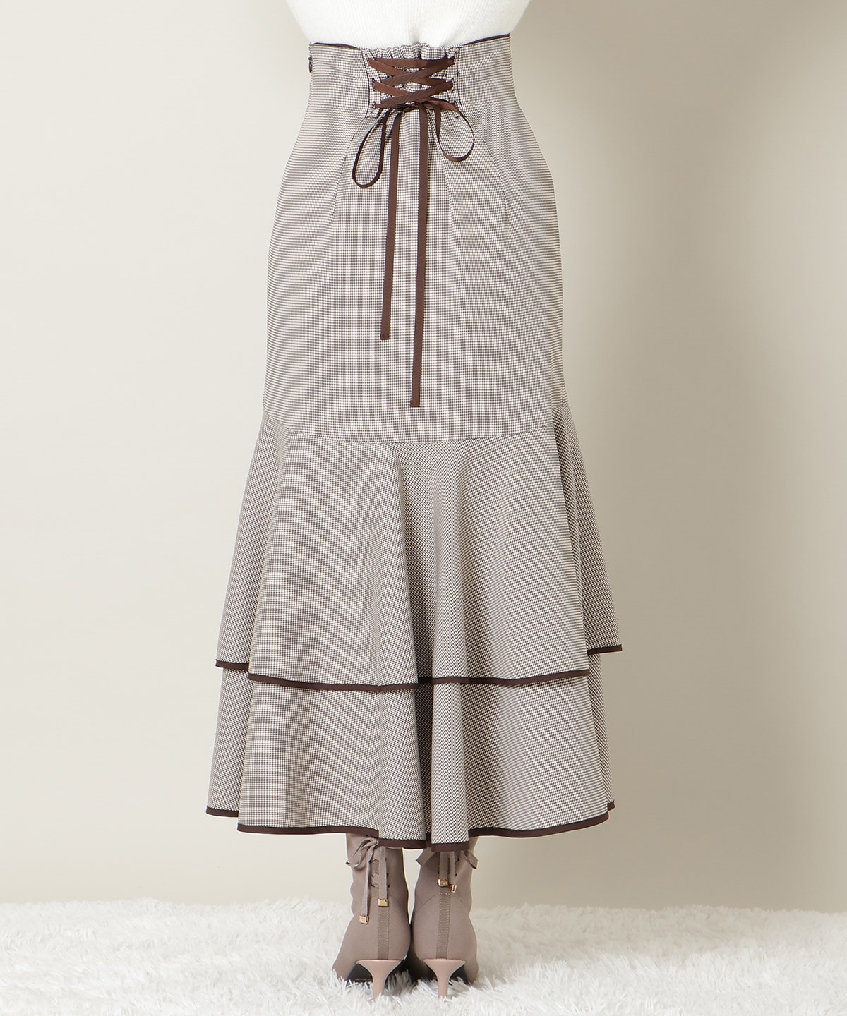 パイピングヘムティアードスカート