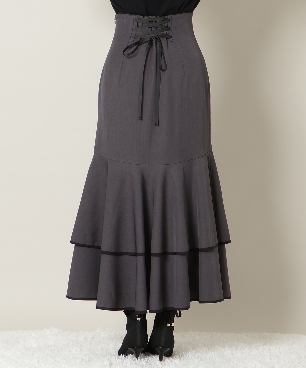 パイピングヘムティアードスカート