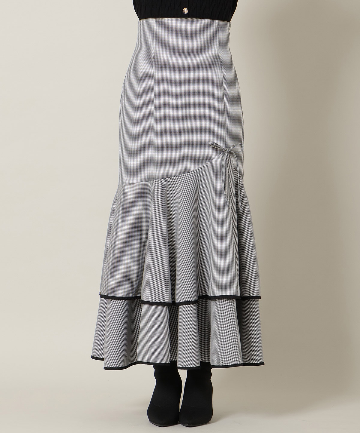 パイピングヘムティアードスカート