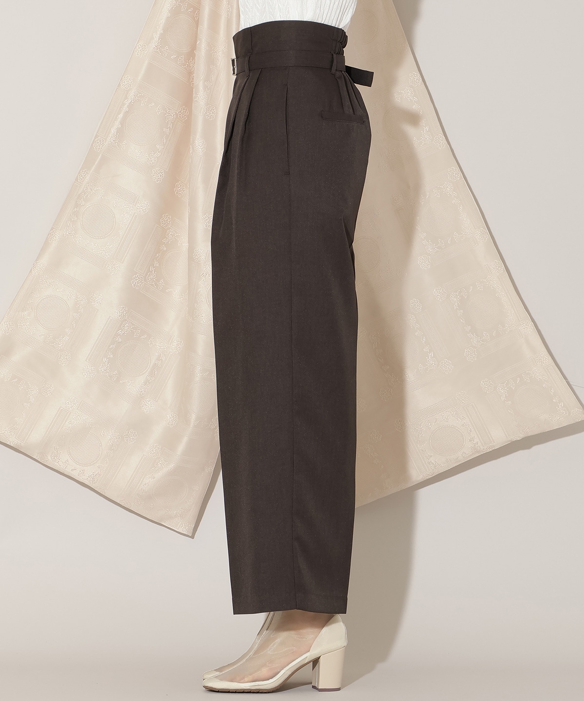 ベルト付きタックワイドパンツ