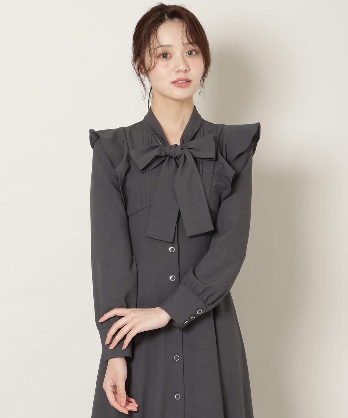 リボンタイラッフルフレアワンピース