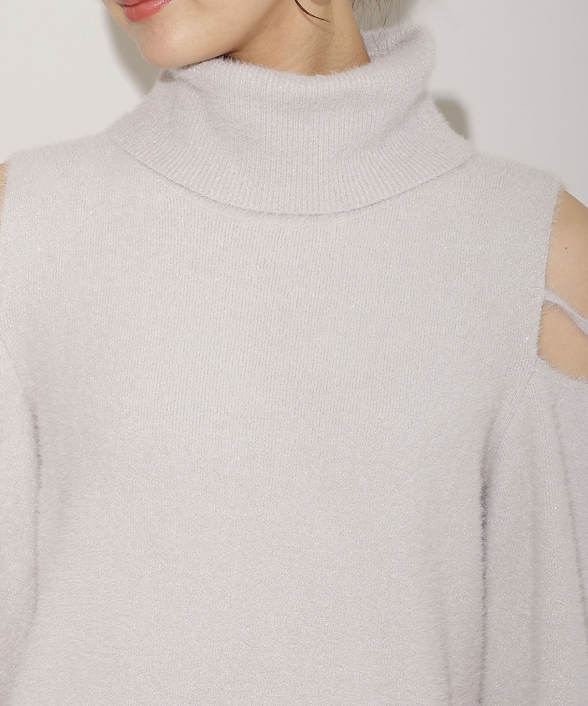 オープンショルダーラメフェザーニットワンピース