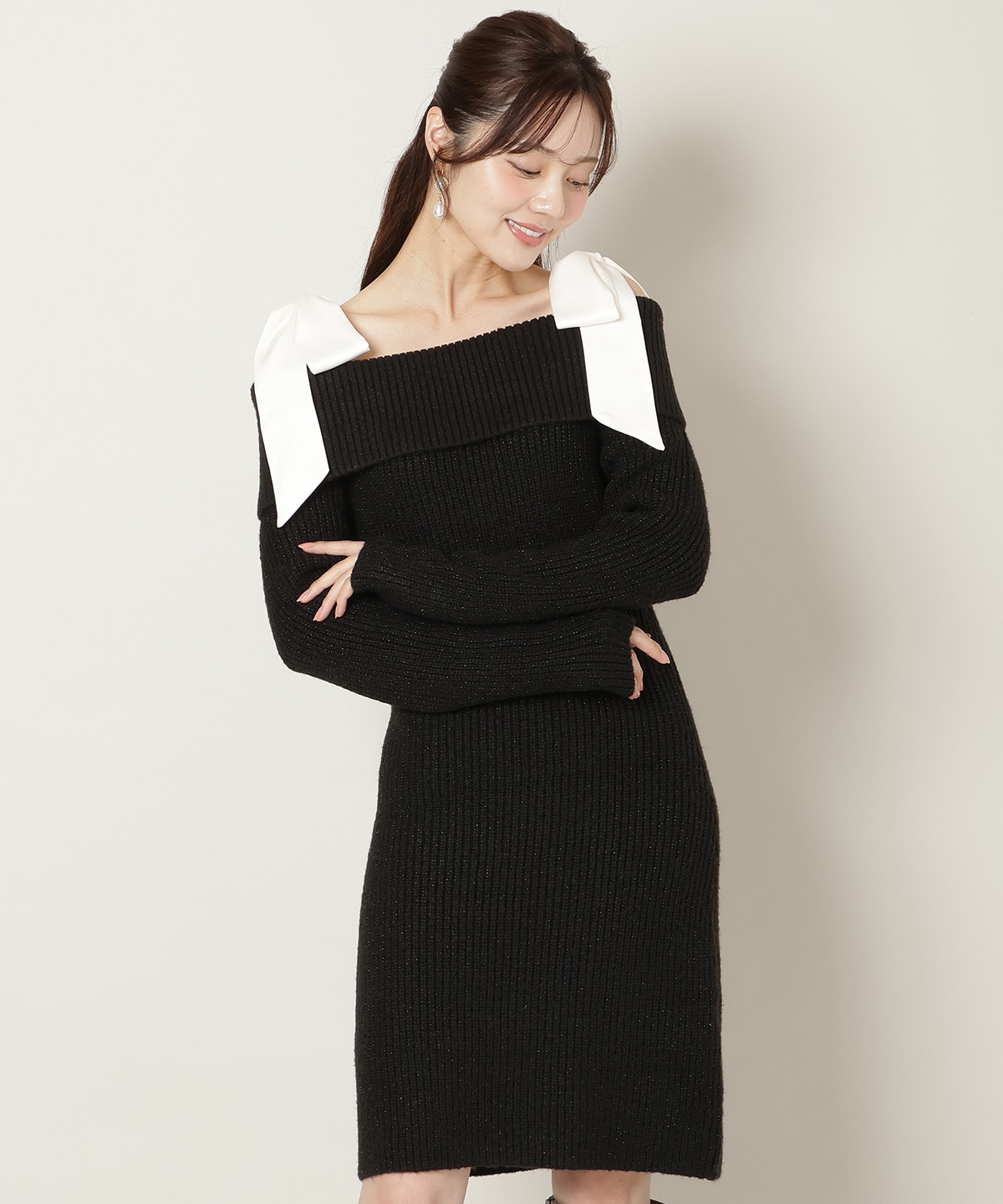 リボンショルダーオフショルニットワンピース