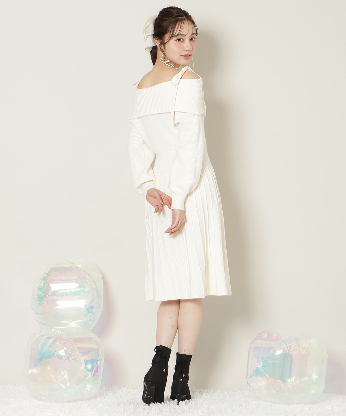 【12/18(thu) 12時予約スタート】オープンショルダープリーツニットOP