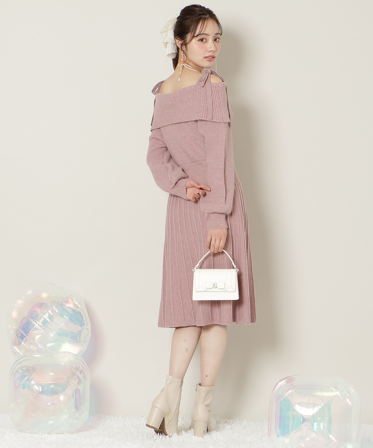 【12/18(thu) 12時予約スタート】オープンショルダープリーツニットOP