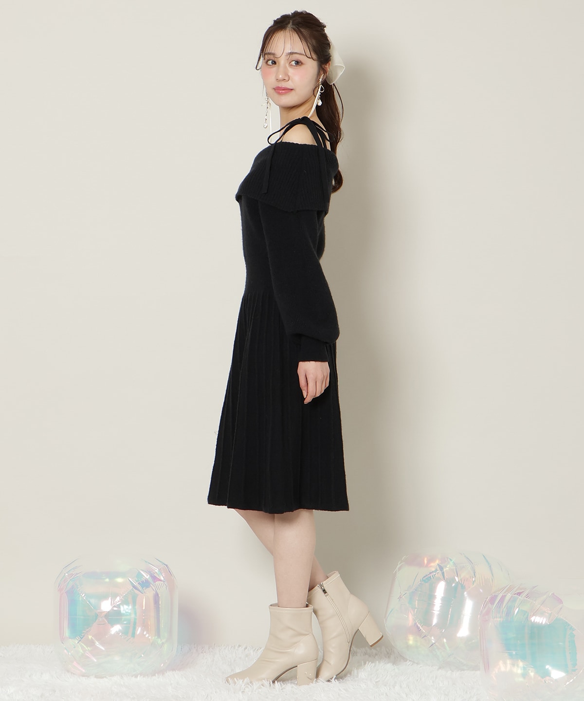 【12/18(thu) 12時予約スタート】オープンショルダープリーツニットOP