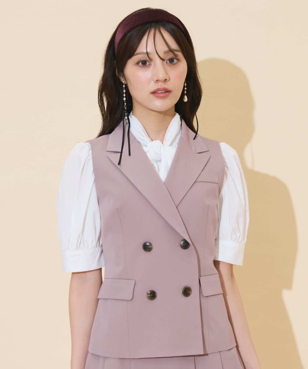 ダブルボタンショートジレ