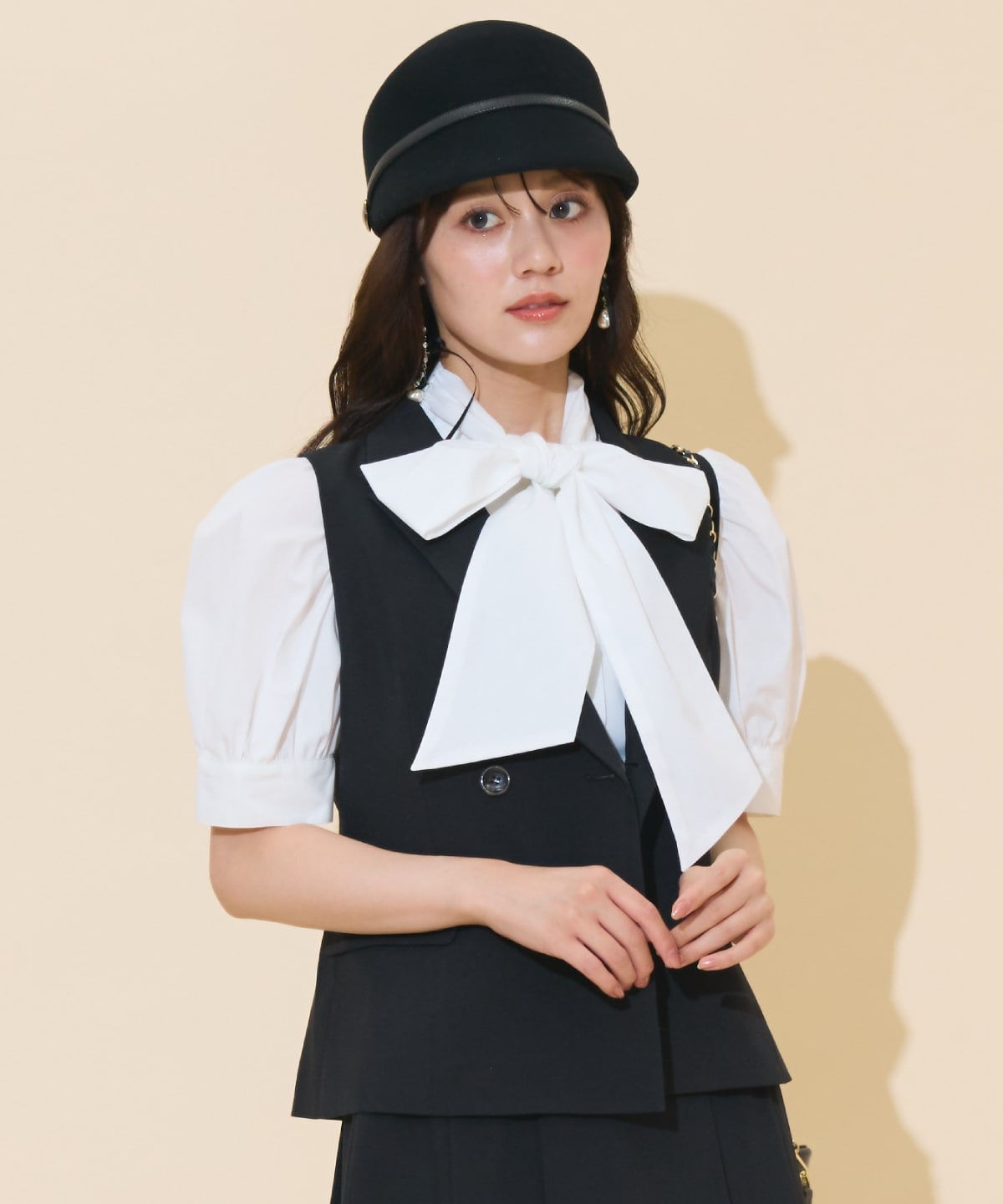 ダブルボタンショートジレ