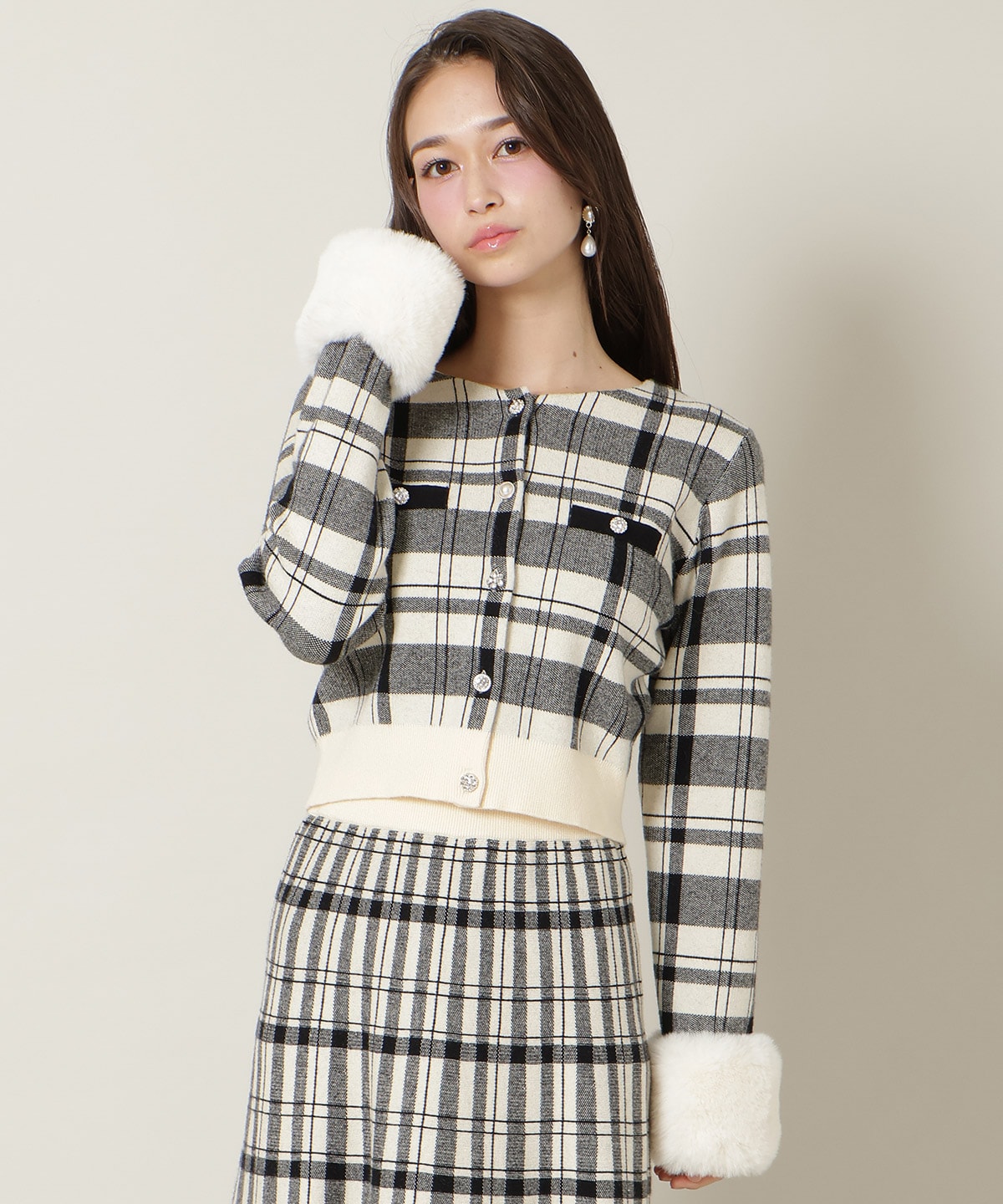 【新色追加】チェック柄ファーカフスカーディガン