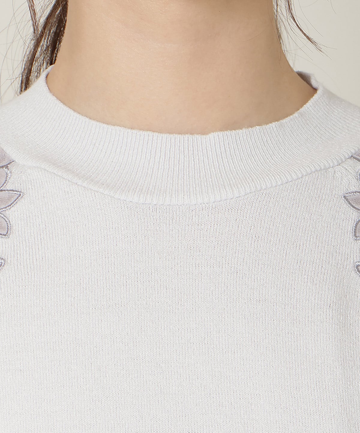 ショルダーエンブロイダリーニット