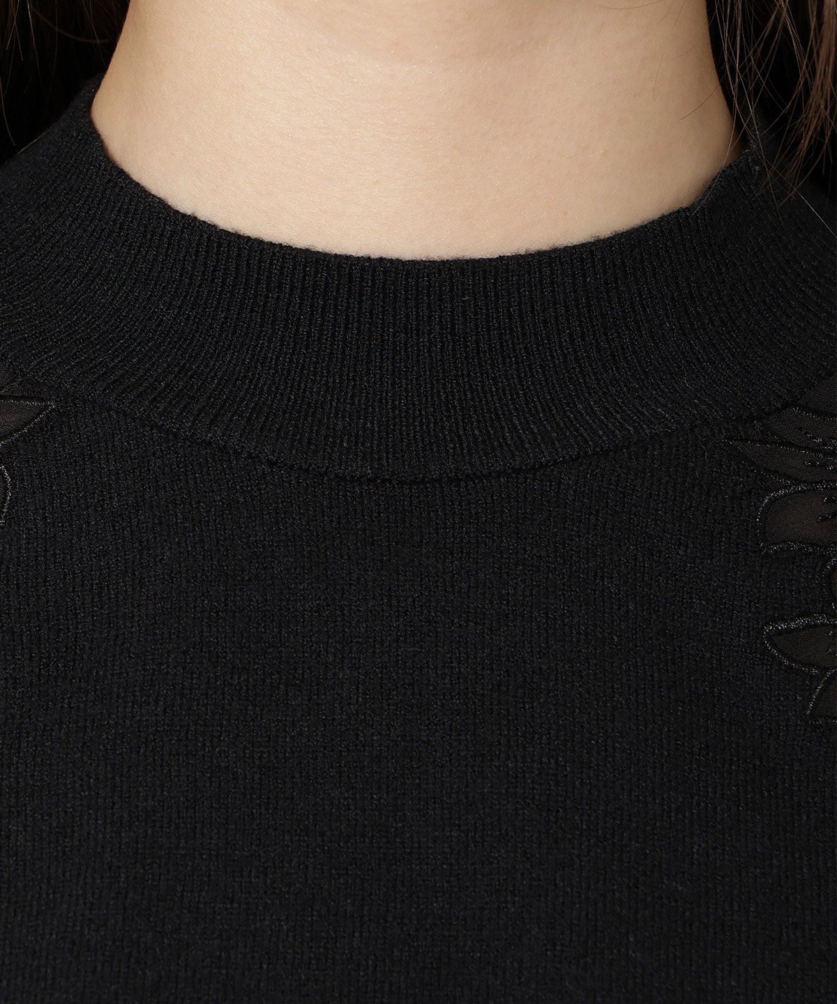 ショルダーエンブロイダリーニット