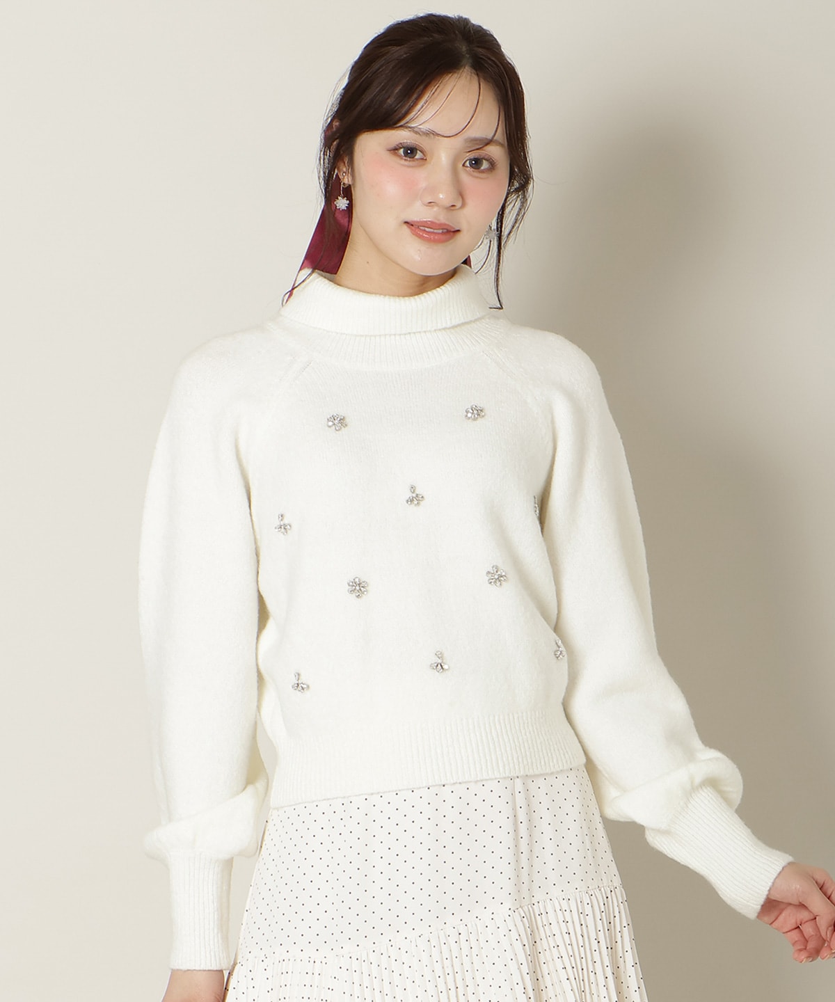 ビジューハイネックニットプルオーバー