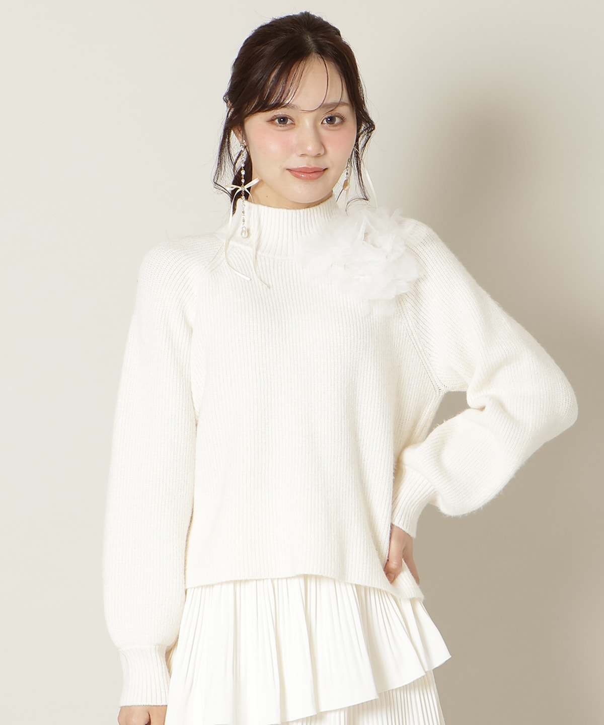 【KNIT PLEATS SET series】フラワーモチーフボトルネックニット