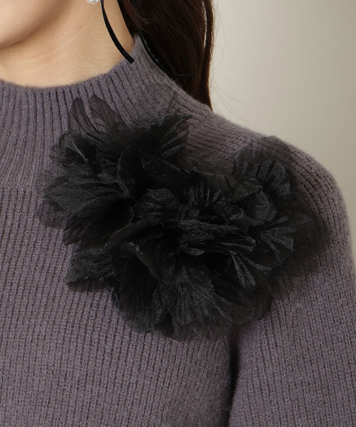 【KNIT PLEATS SET series】フラワーモチーフボトルネックニット