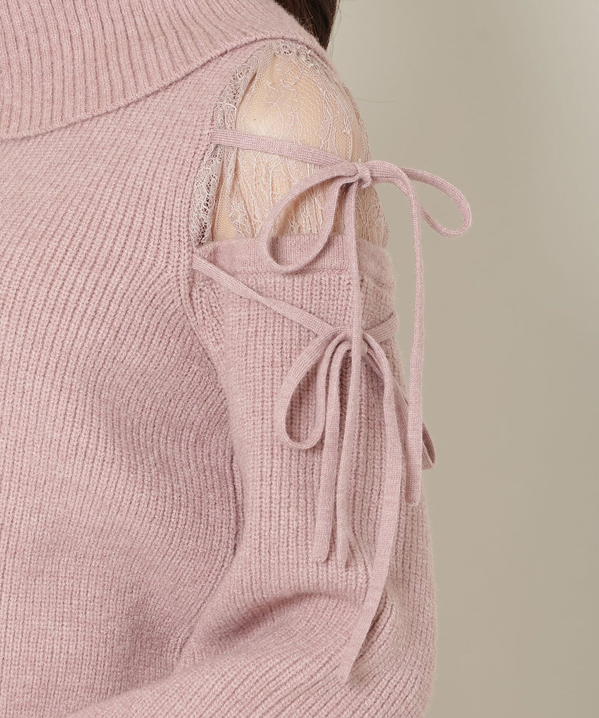 レースショルダーオフタートルニット