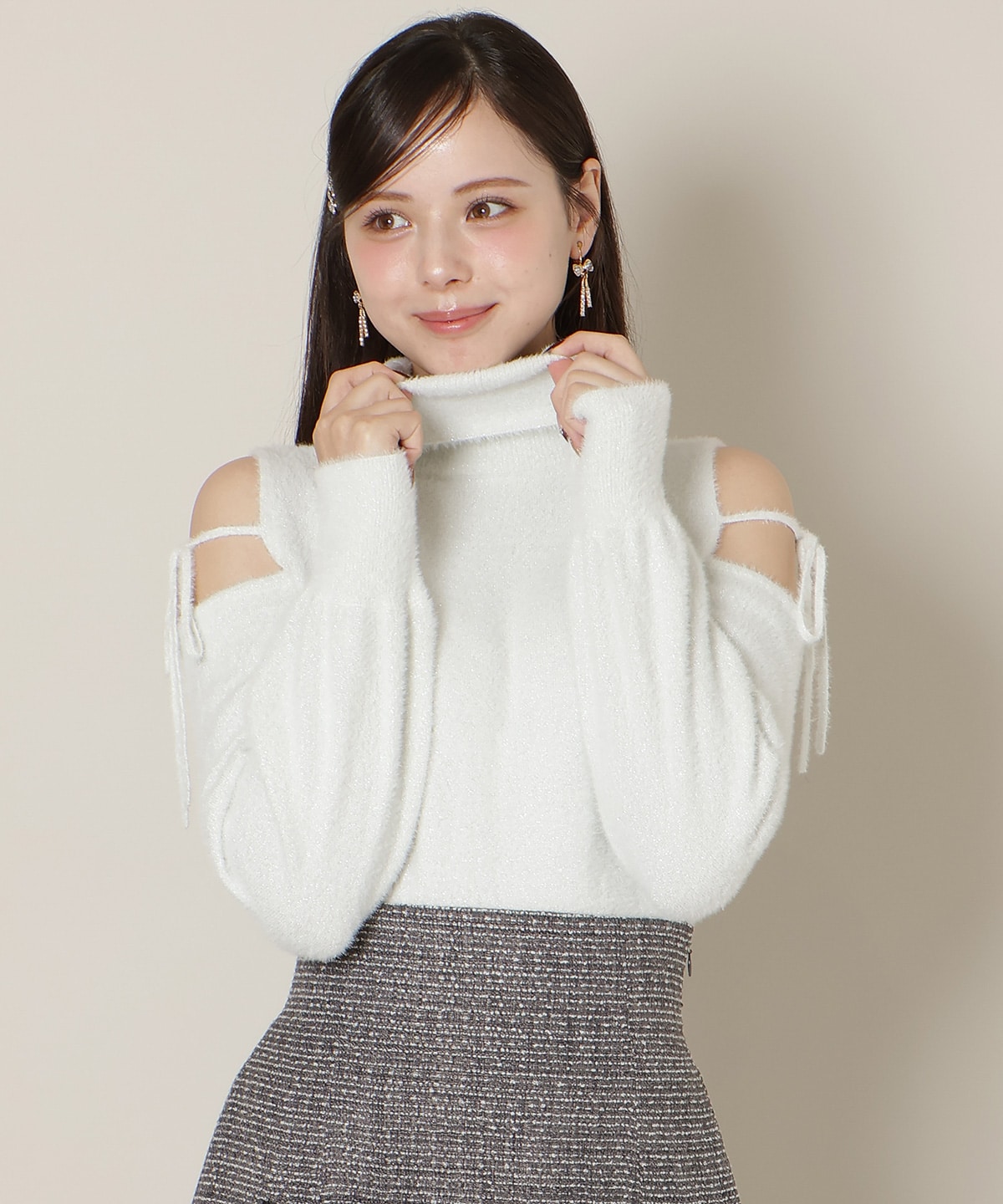 【1/1(thu)10時発売 New Year's Item】オープンショルダーラメフェザーニット