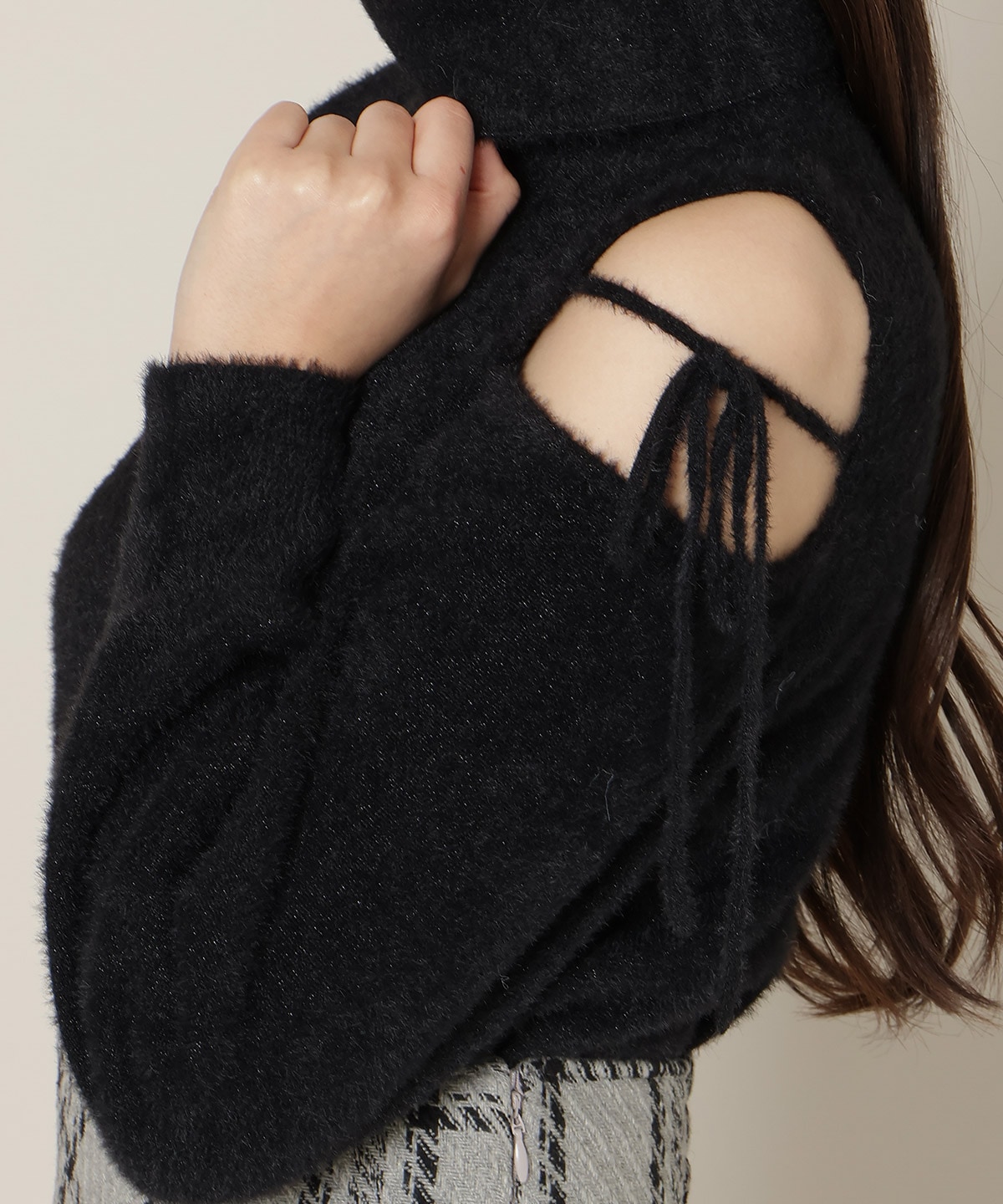 【1/1(thu)10時発売 New Year's Item】オープンショルダーラメフェザーニット