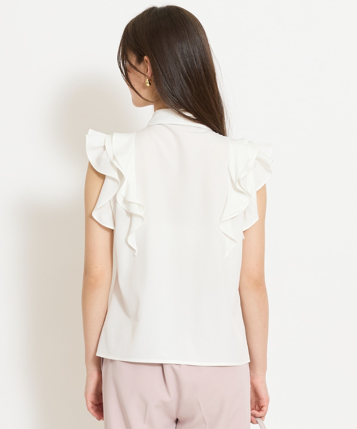 ラッフルフリルノースリーブブラウス