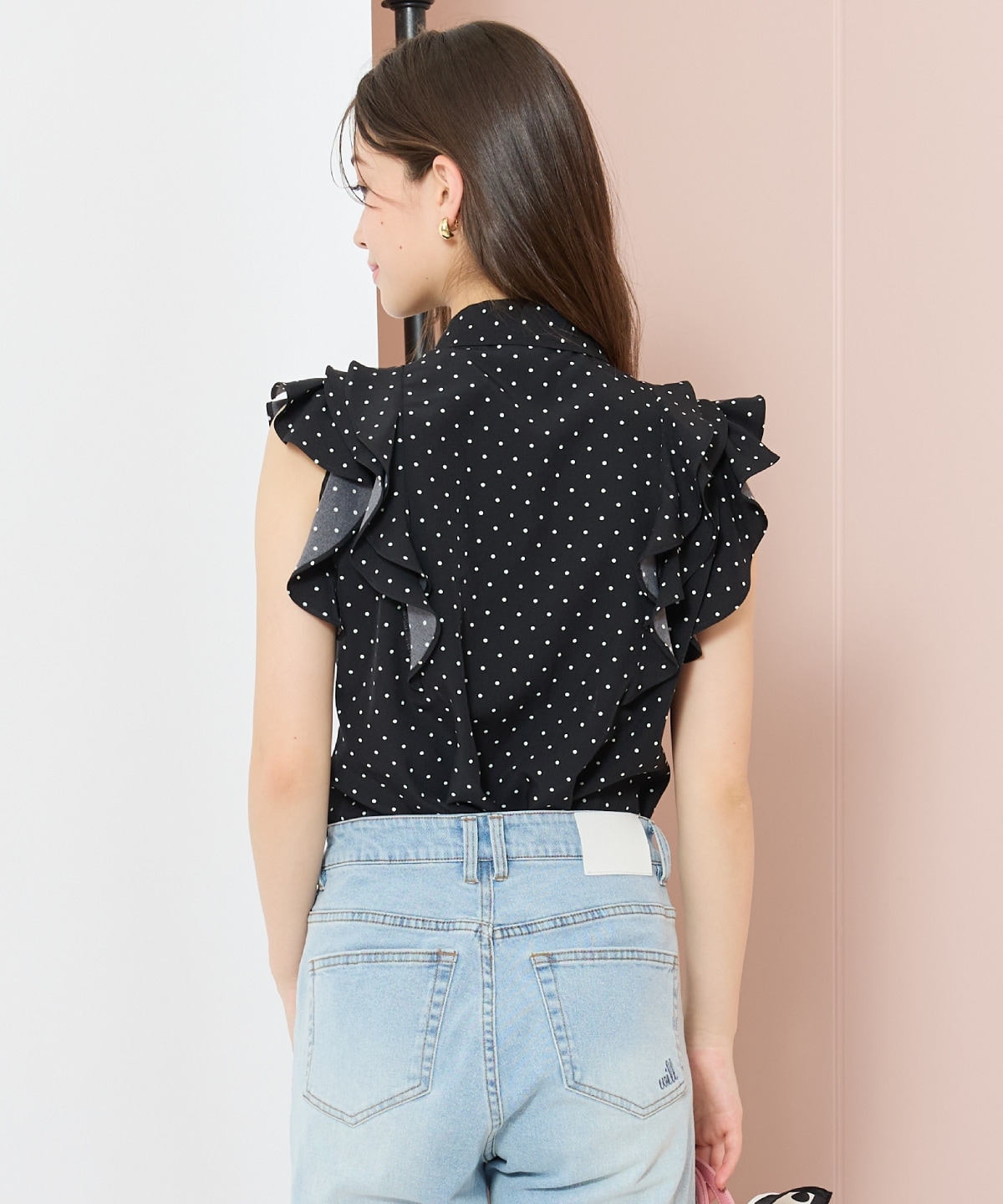 ラッフルフリルノースリーブブラウス