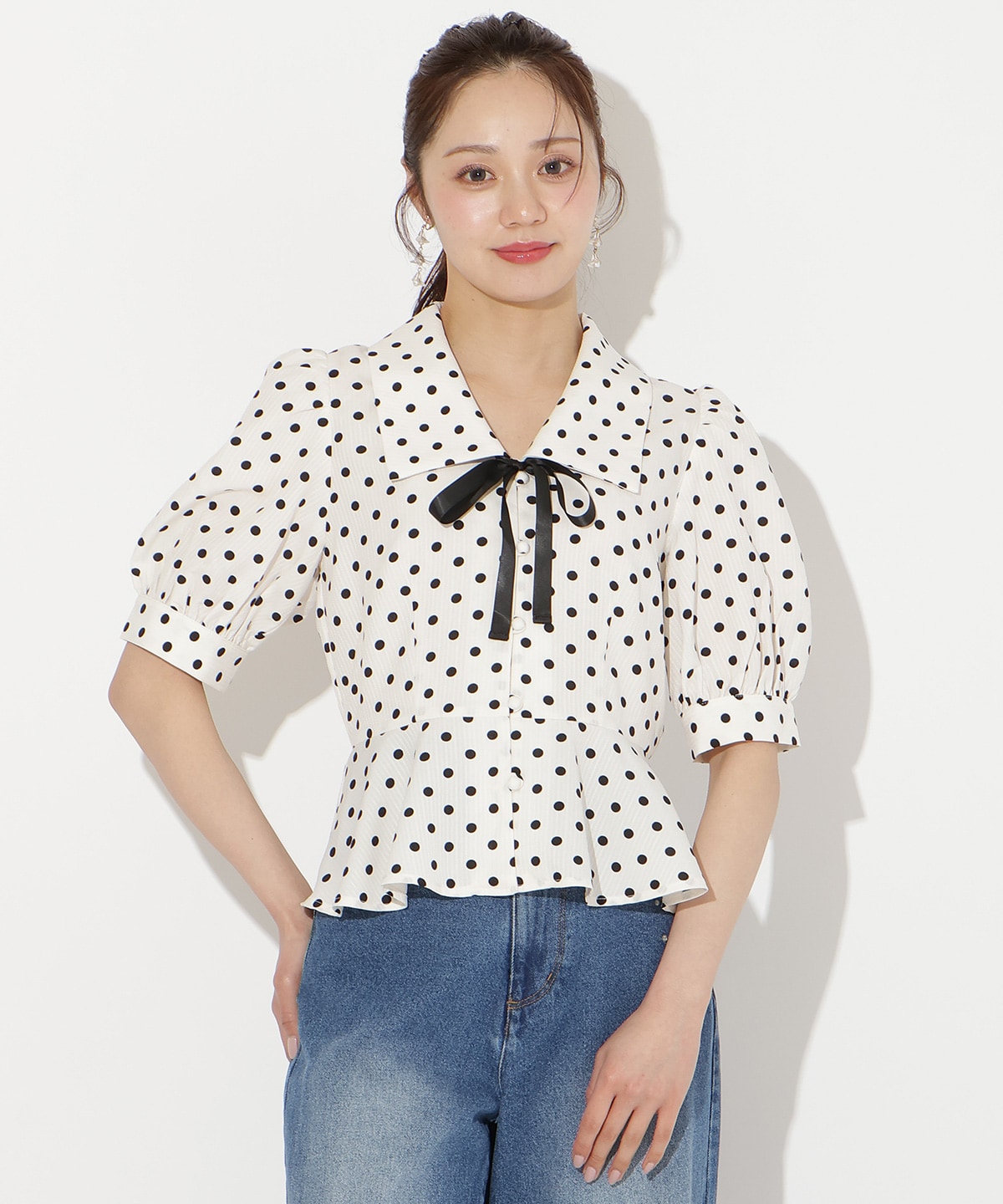 パフスリーブドットブラウス