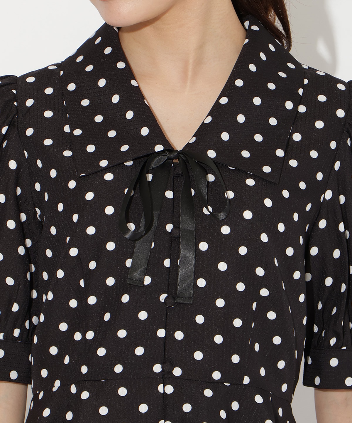 パフスリーブドットブラウス