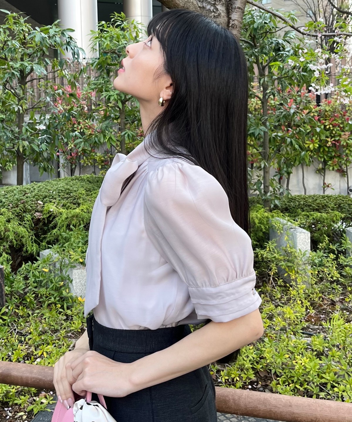 ピンタックカフスリボンタイブラウス