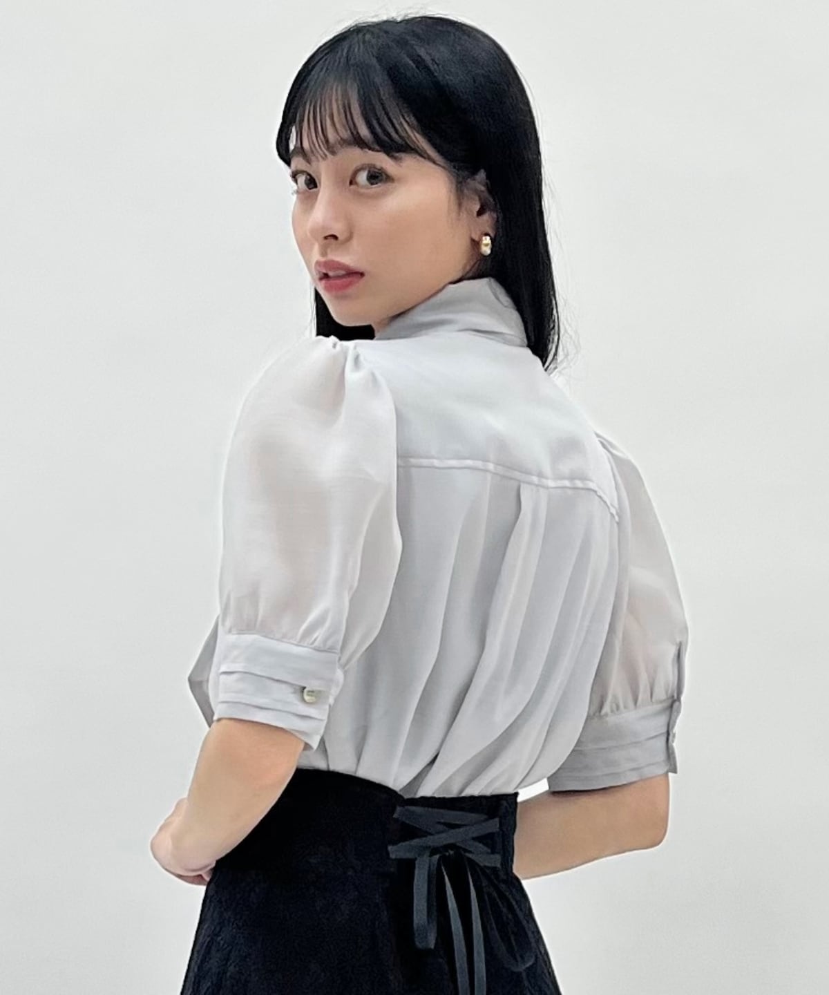 ピンタックカフスリボンタイブラウス