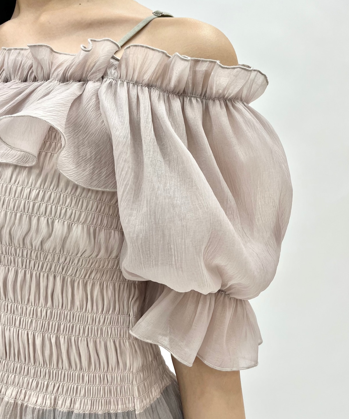 シャーリングペプラムブラウス