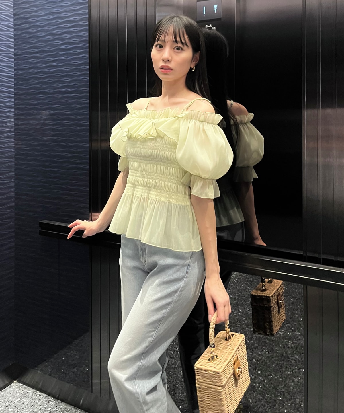 シャーリングペプラムブラウス