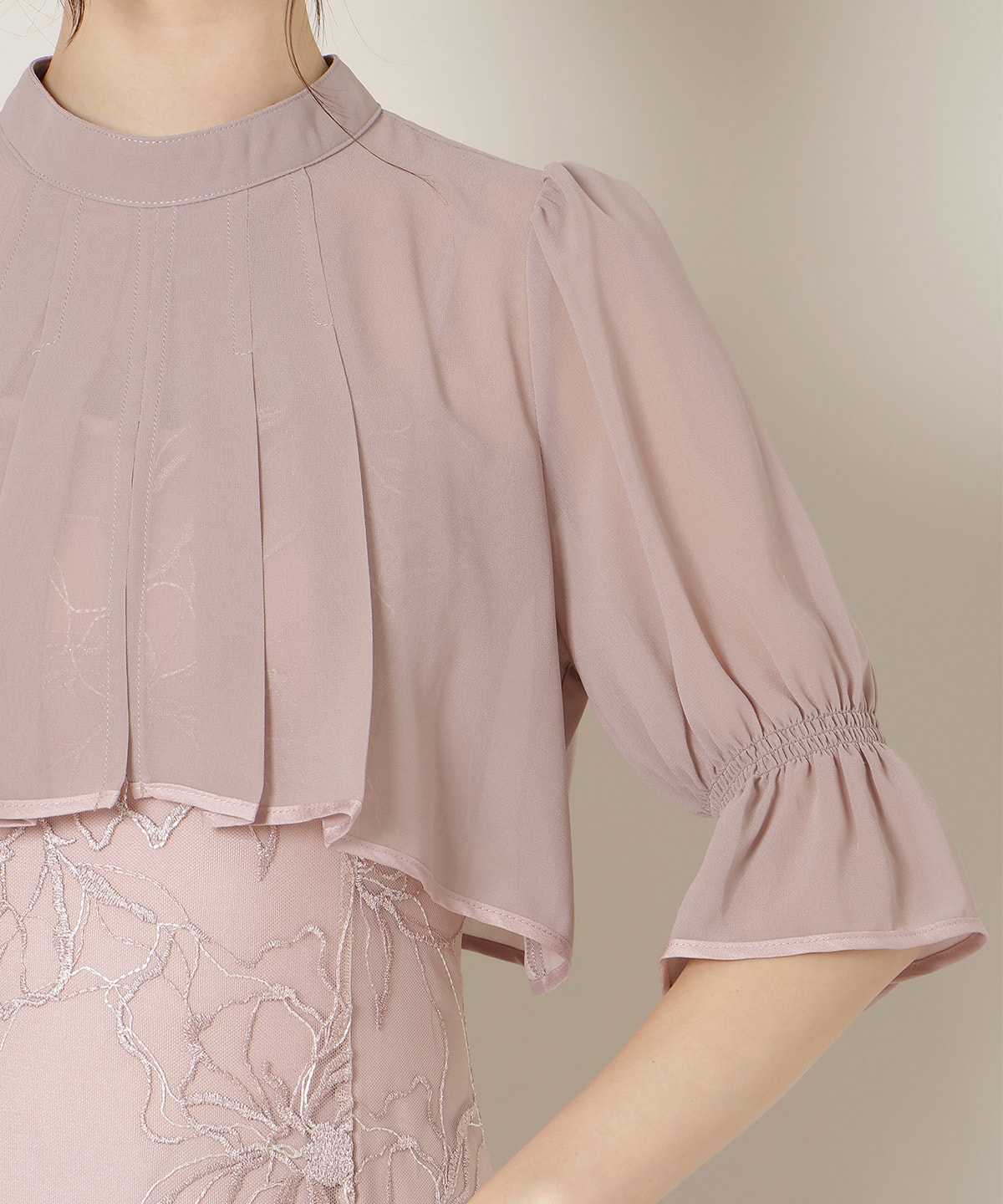 フロントスリットフレアブラウス×フレアレースキャミワンピース