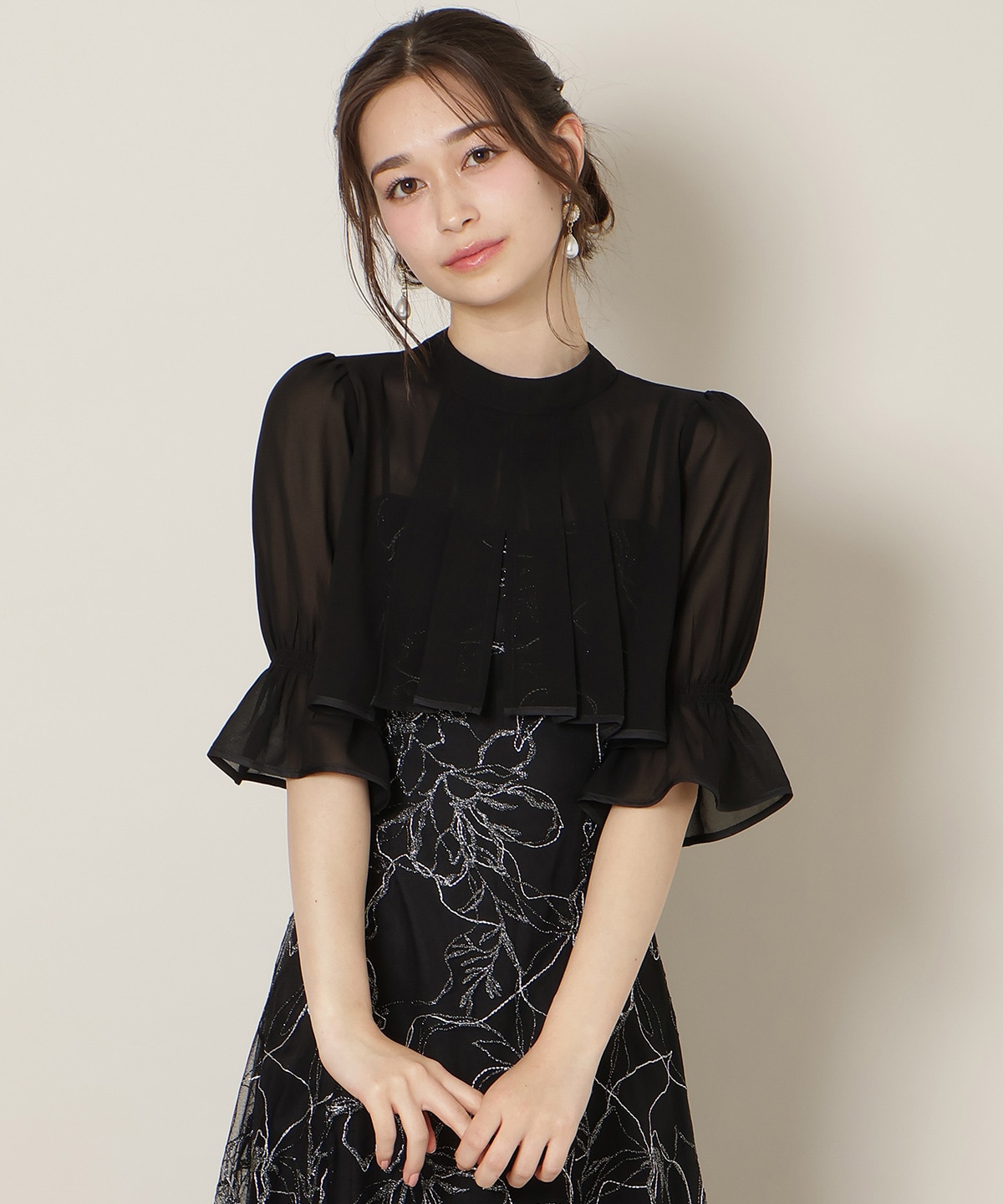 フロントスリットフレアブラウス×フレアレースキャミワンピース