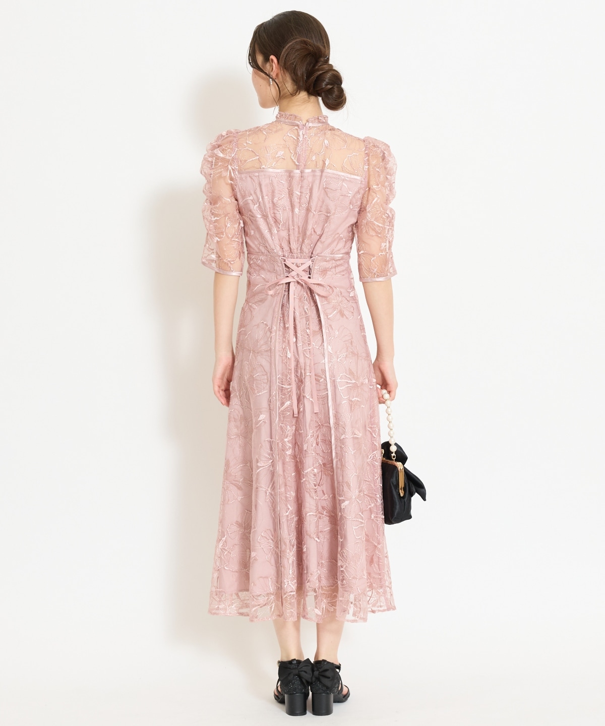 パイピングライン刺繍ワンピース