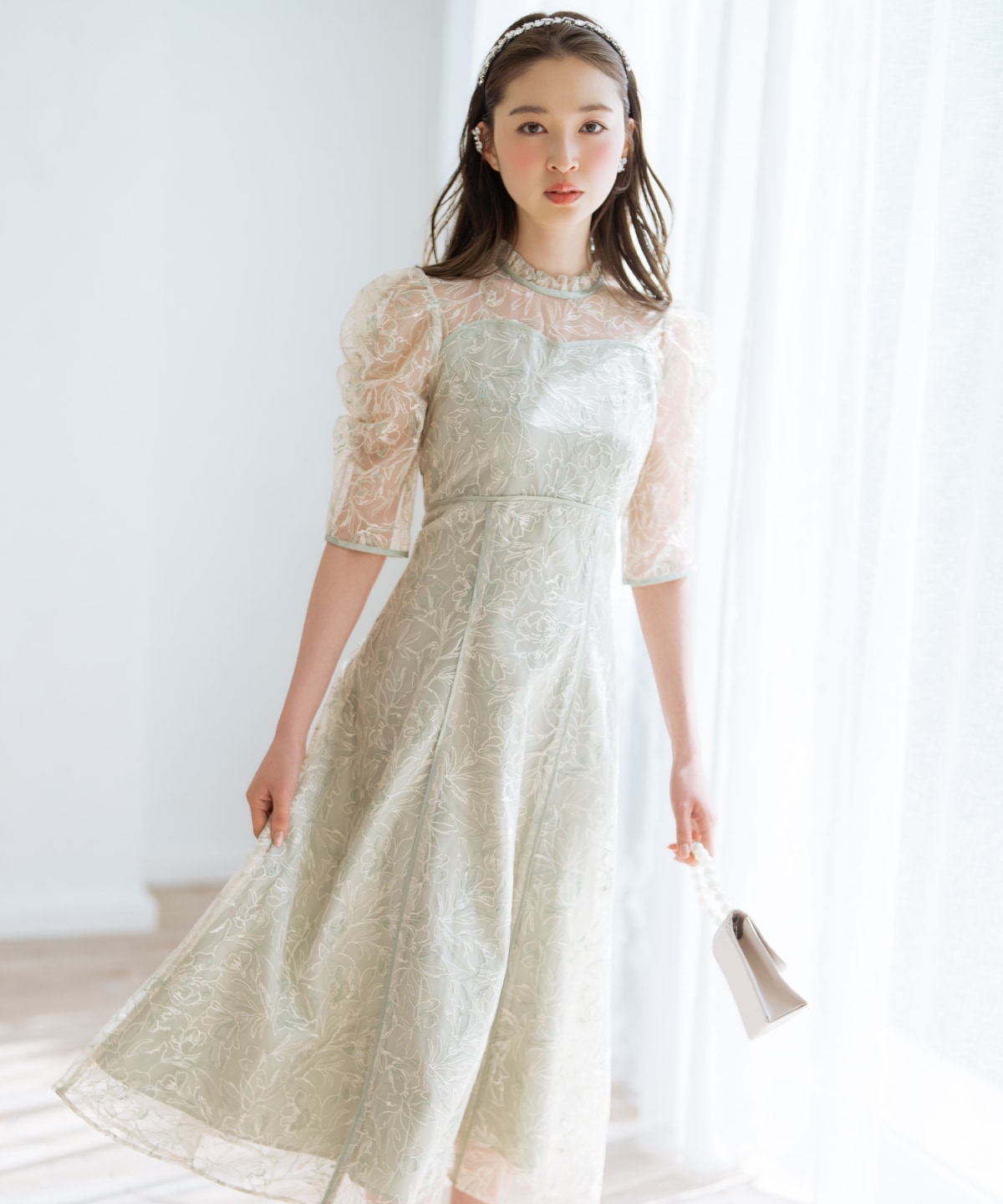 パイピングライン刺繍ワンピース