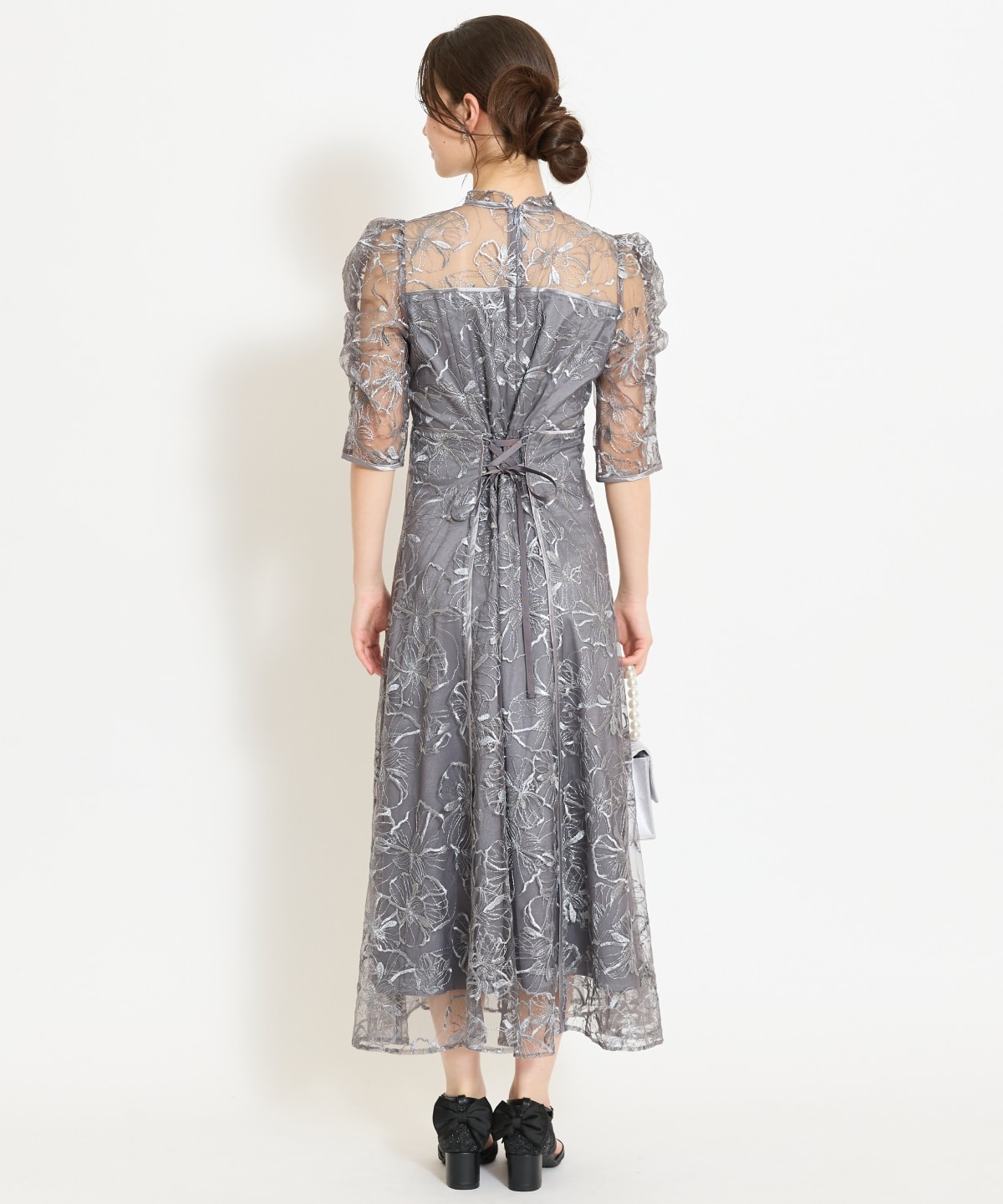 パイピングライン刺繍ワンピース