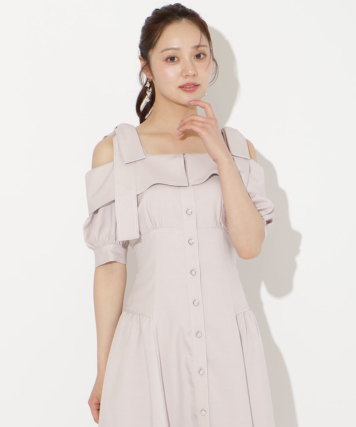 リボンオフショルワンピース