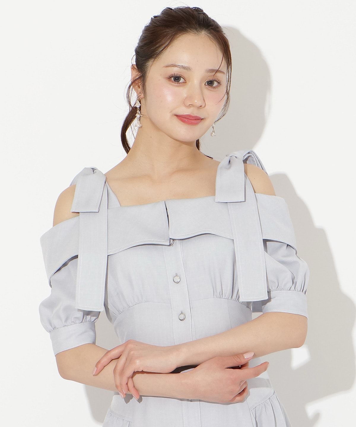 リボンオフショルワンピース